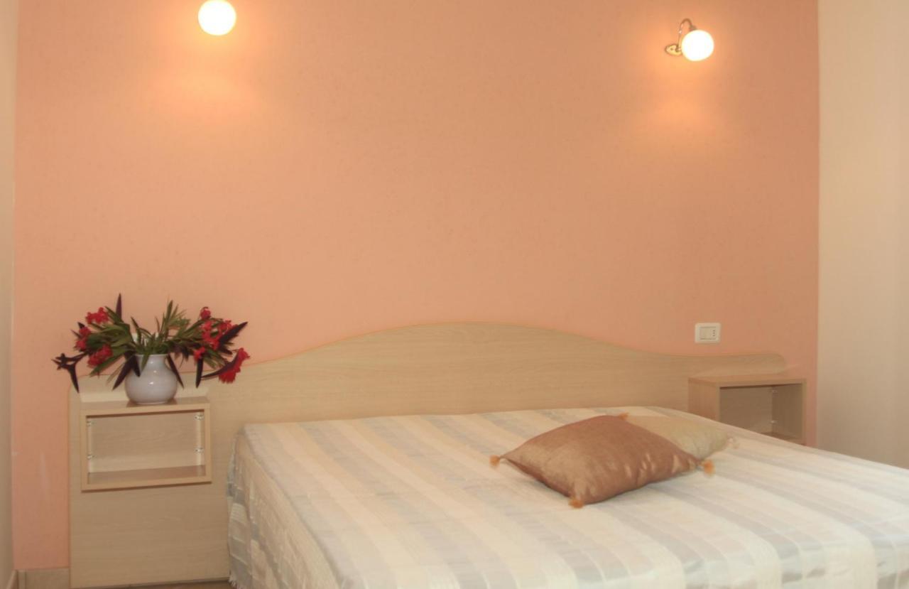 Village Valle D'Oro Aparthotel San Menaio Bagian luar foto